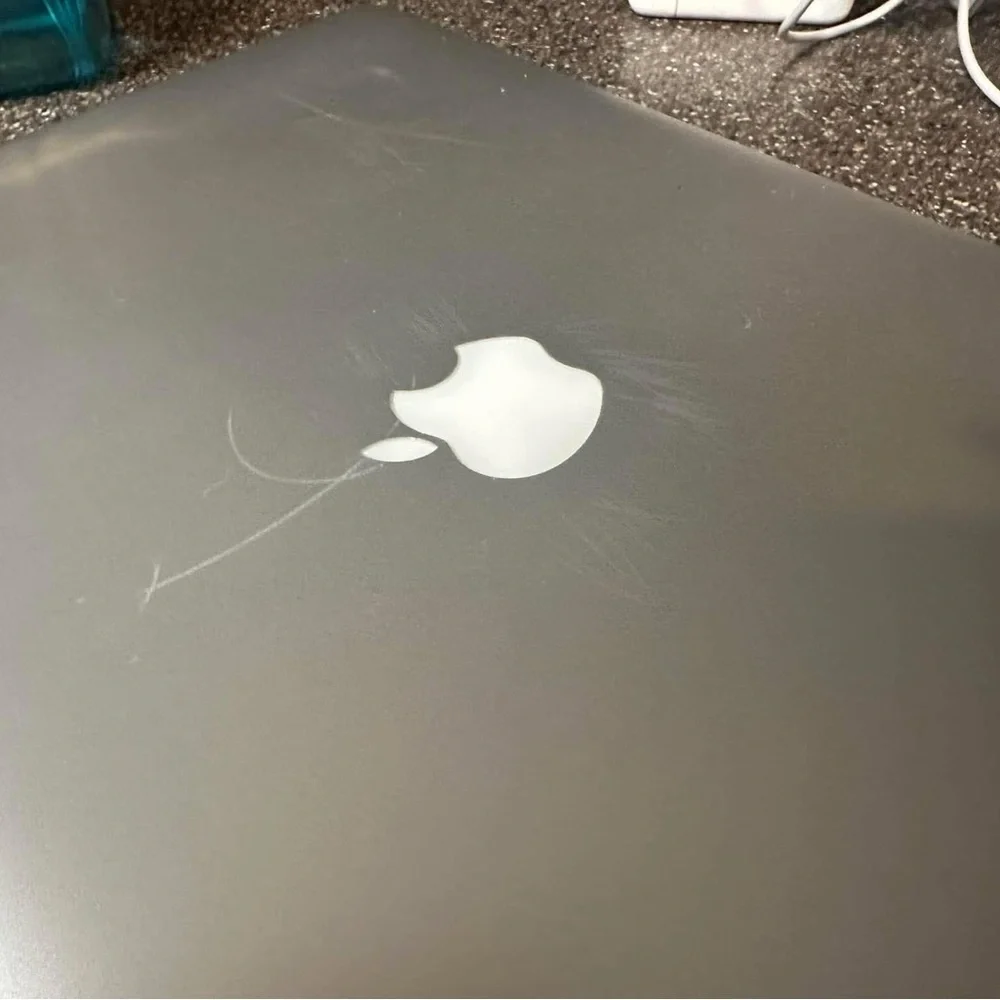 Apple MacBook - Classic Silver Finish